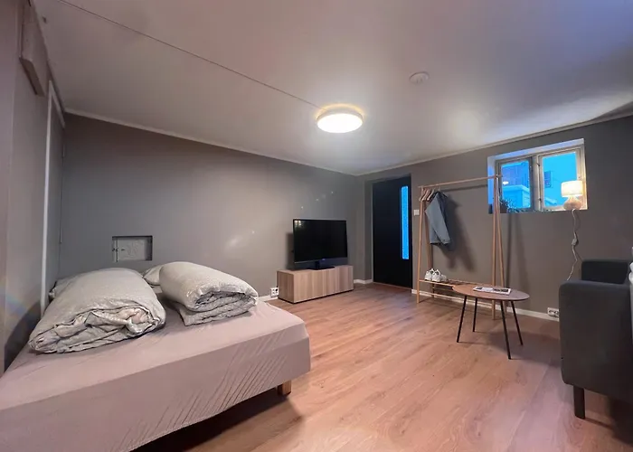 Central Apartment With Parking!