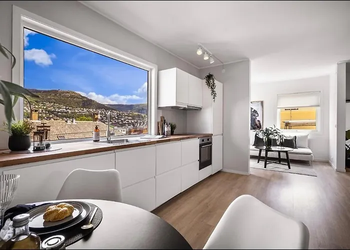 Central 2 Story Modern Apartment