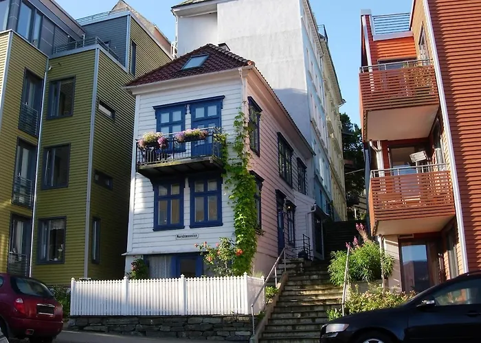 Historic Bergen House, Right In The Middle Of Everything!