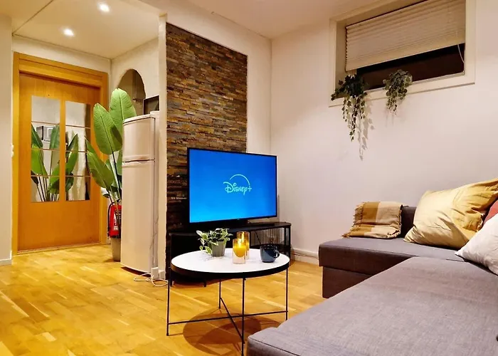 City Center Retreat With King Bed