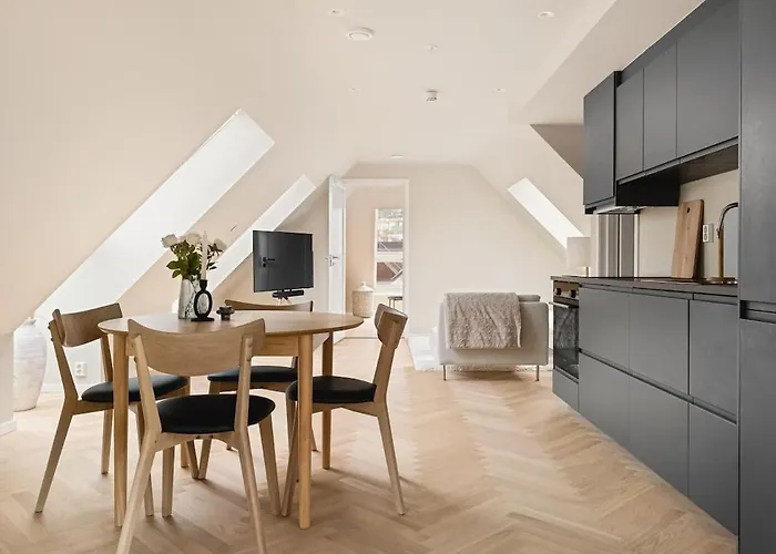 Dinbnb Apartments I Mid-City Luxury With Mini Balcony And Smart Tv & Sound System