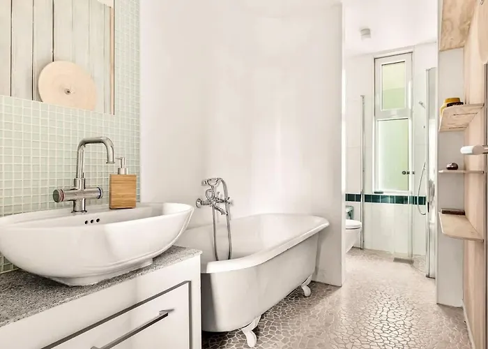 Dinbnb Apartments I Characteristic Townhouse With Bathtub