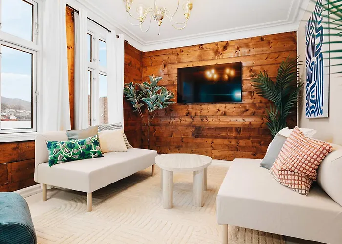 Dinbnb Home - History Meets Modern I 3-Story Bergen House