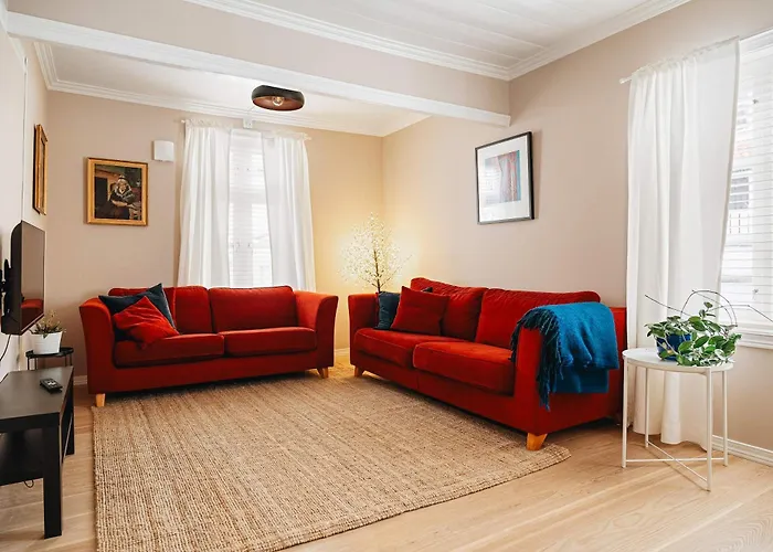 Dinbnb Homes L Charming 2-Bedroom Home By The Sea Cozy