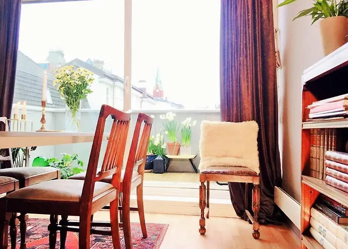 Central 2Br With Balconies And Art In Historical University Area