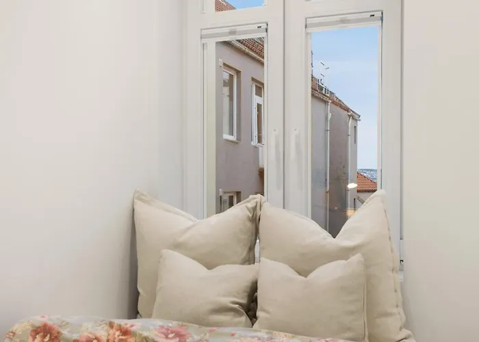 Luxury Summer Apartment With Balcony Near Bryggen
