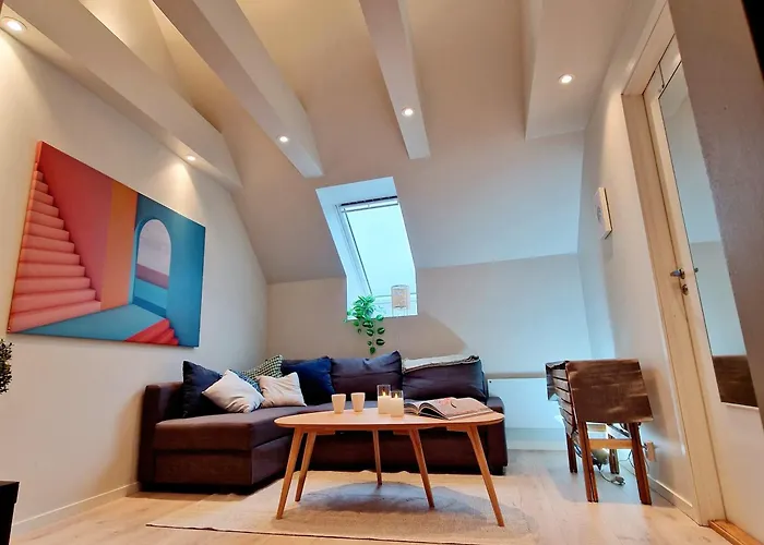 Top Floor In The Middle Of Town - Great Beds