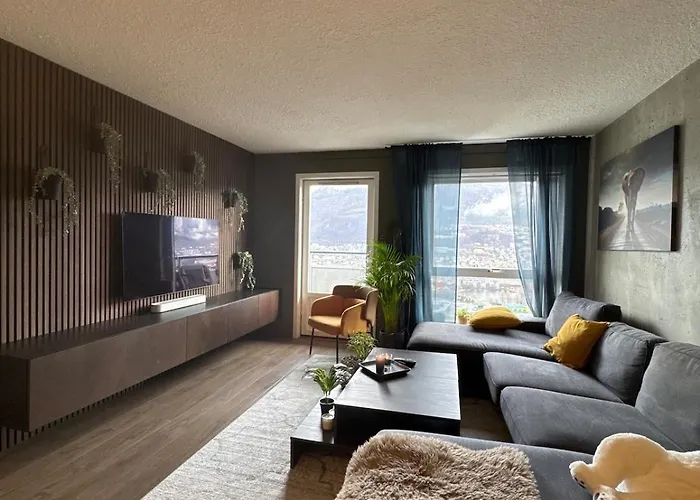 2 Bedroom Apartment With Free Parking Lot