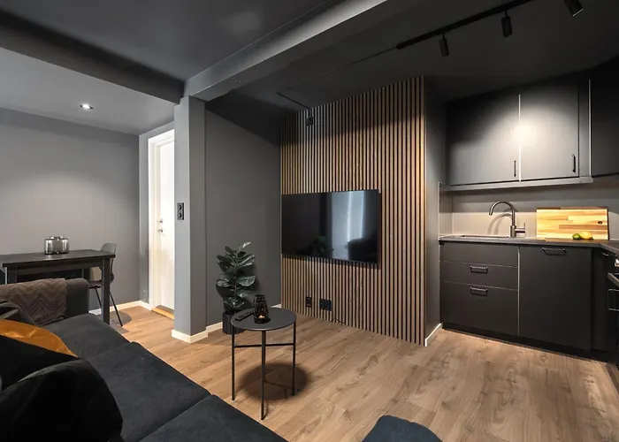 King bed - Free parking - Renovated June 2025