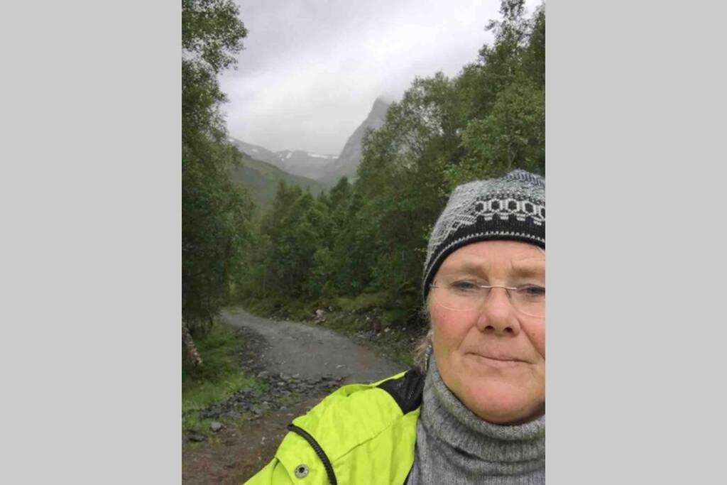 Line I Smauet *
