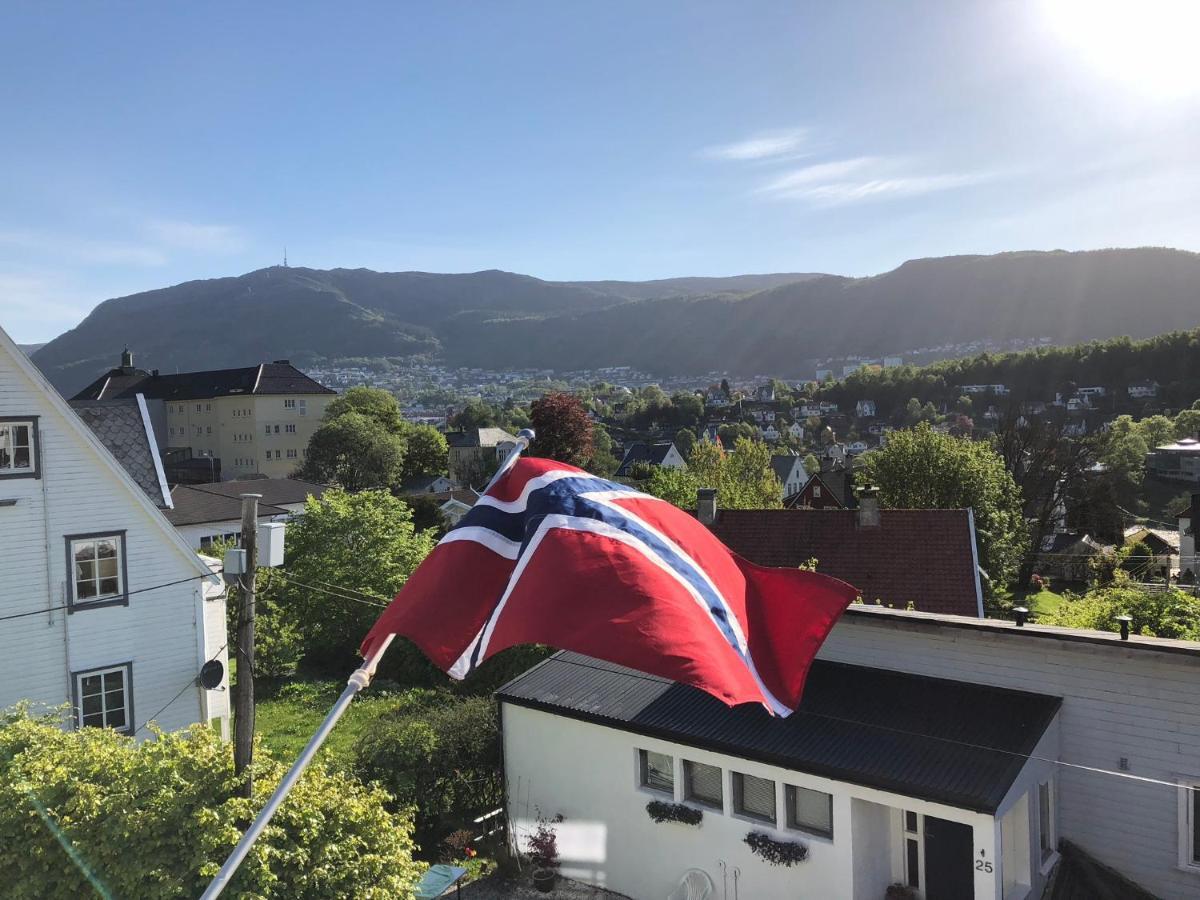 # 1 Mountain View With Free Street Parking Lägenhet Bergen