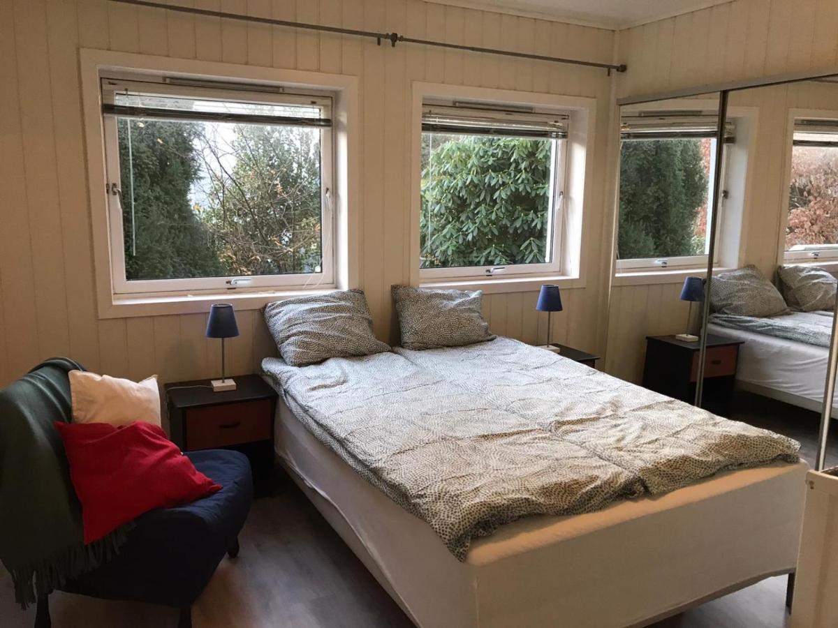 # 1 Mountain View With Free Street Parking Apartment