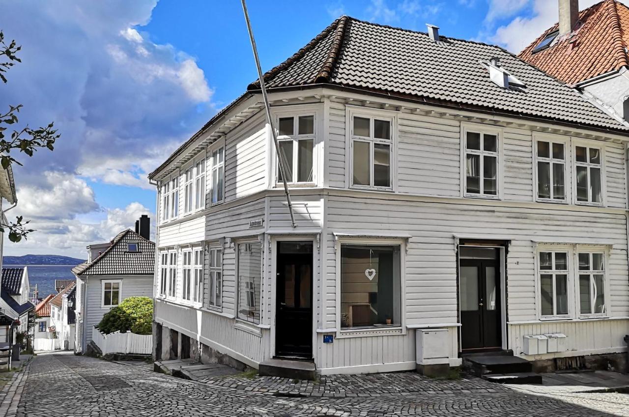 Large Supercentral Apartment *