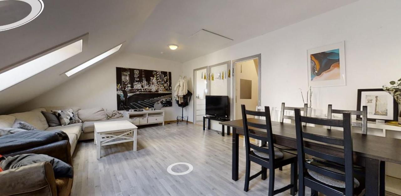 Kong Oscar Gate 11 Apt Apartment