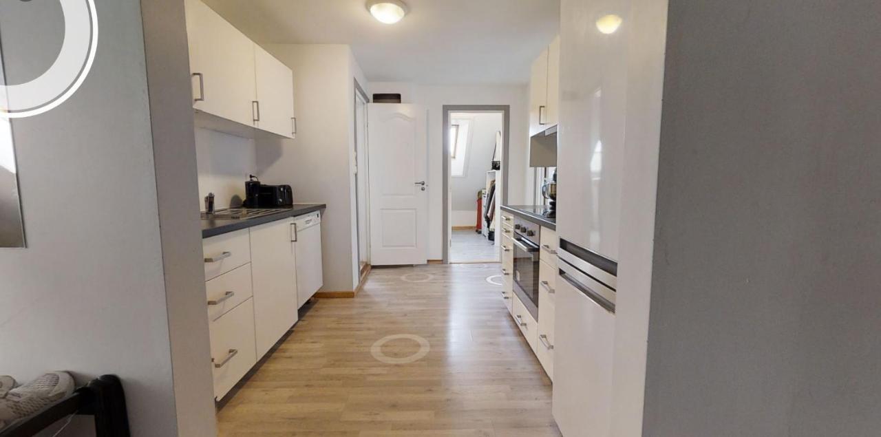 Kong Oscar Gate 11 Apt Apartment