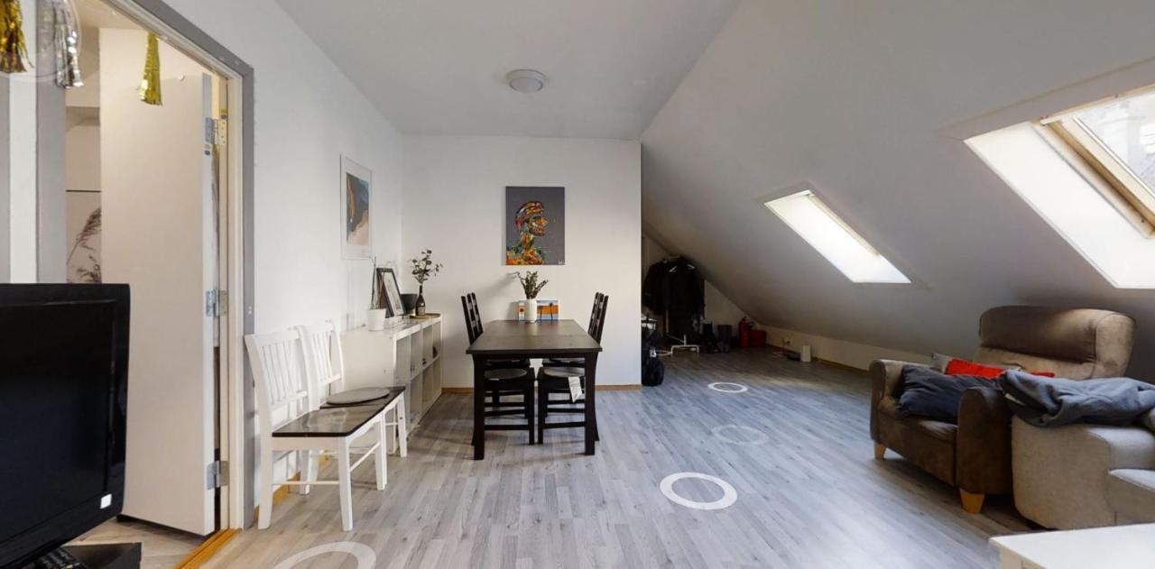 Kong Oscar Gate 11 Apt Apartment