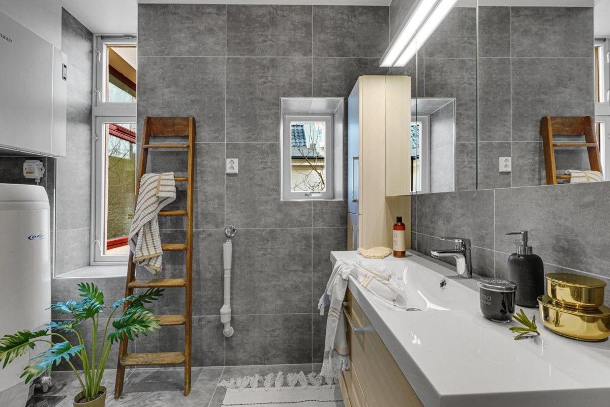 Superior 4 Bedroom *