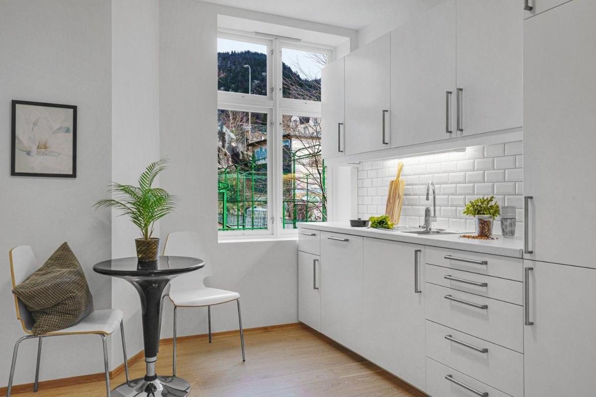 Superior 4 Bedroom Apartment *