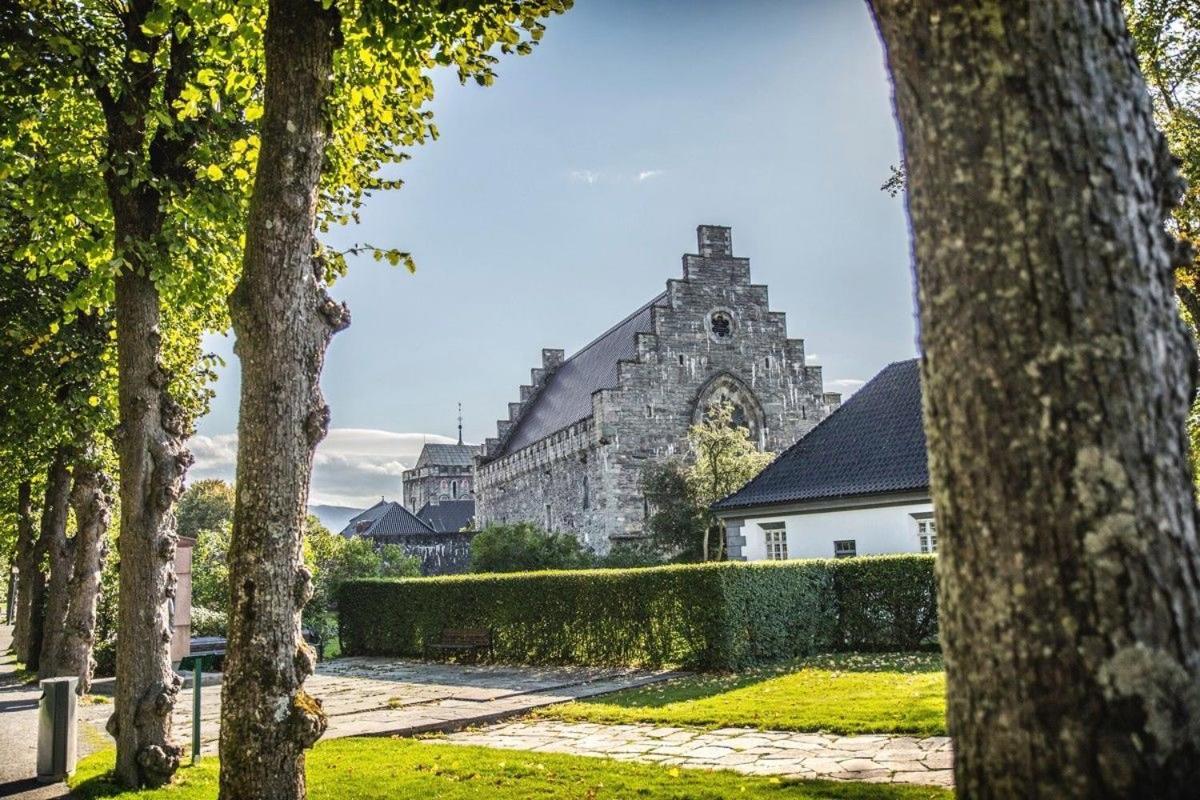 Superior 4 Bedroom Apartment Bergen