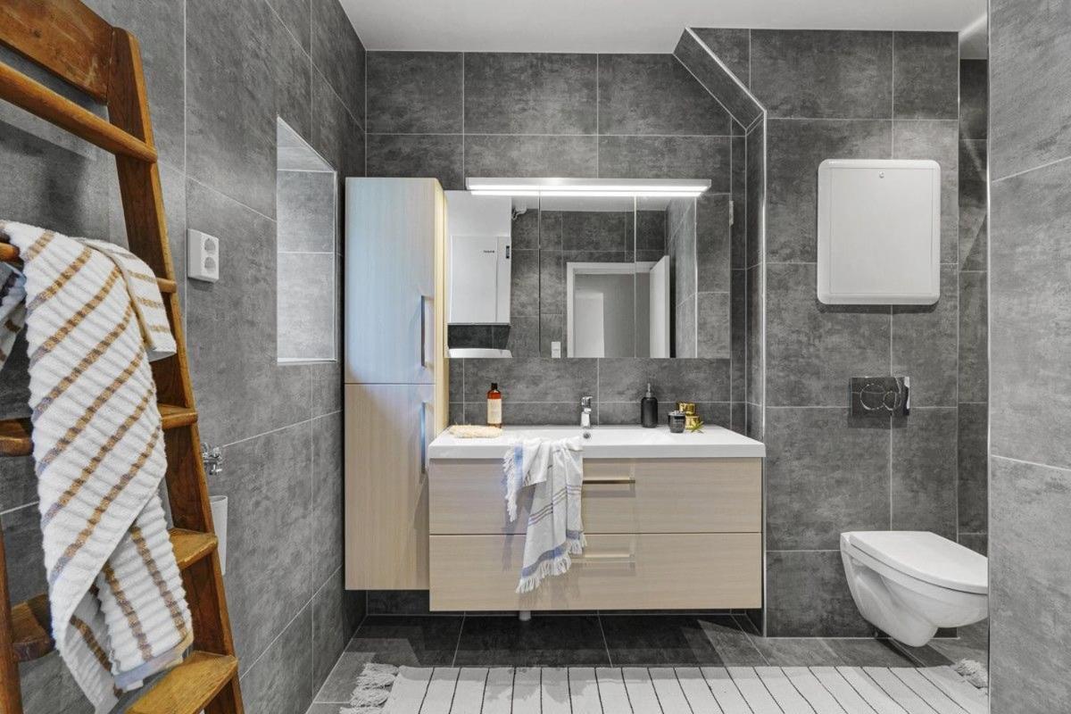 Superior 4 Bedroom Apartment