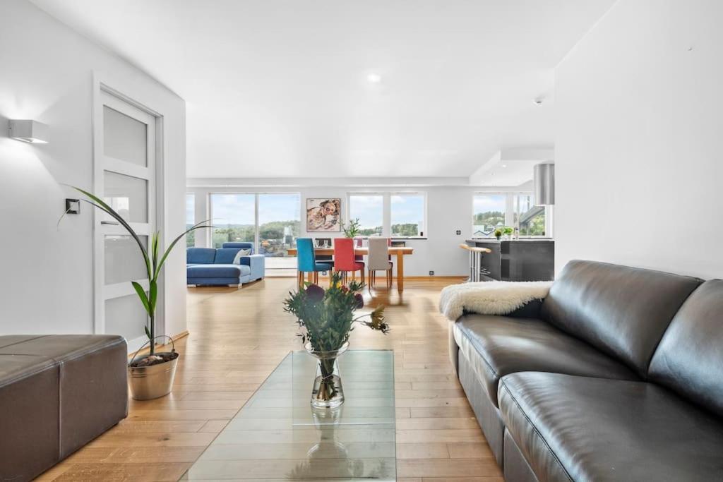 Penthouse Leilighet 200 Kvm Vakker Sjoutsikt. *