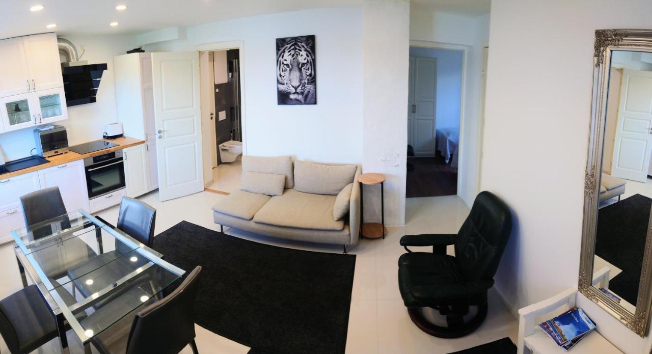 Sunrise - Self Check In - Free Parking Apartment *