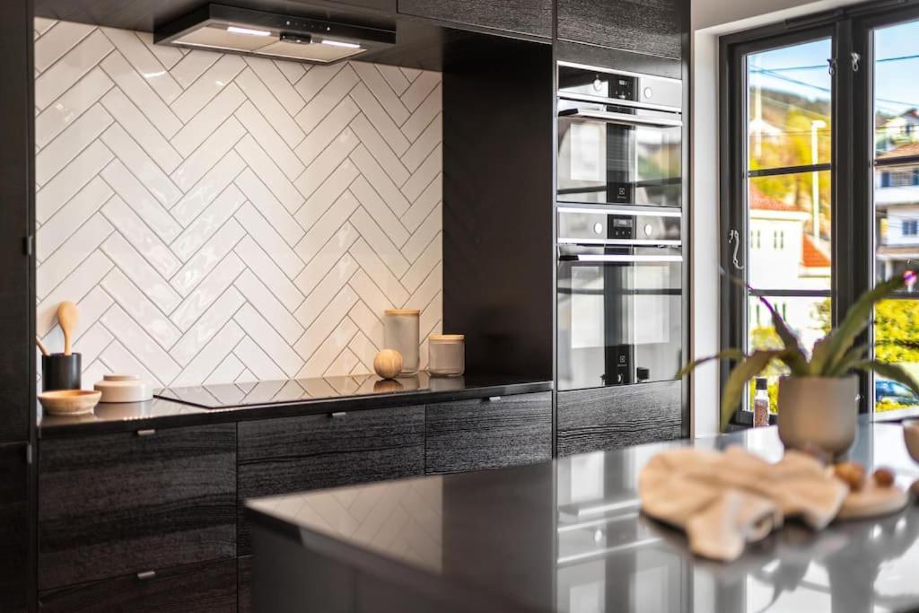 Moderne Bergenshus Med Privat Hage Og Parkering