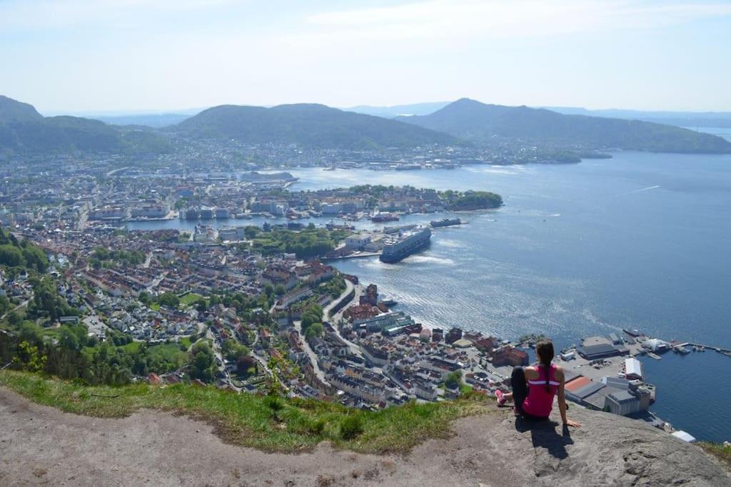 Moderne Bergenshus Med Privat Hage Og Parkering Apartment Bergen