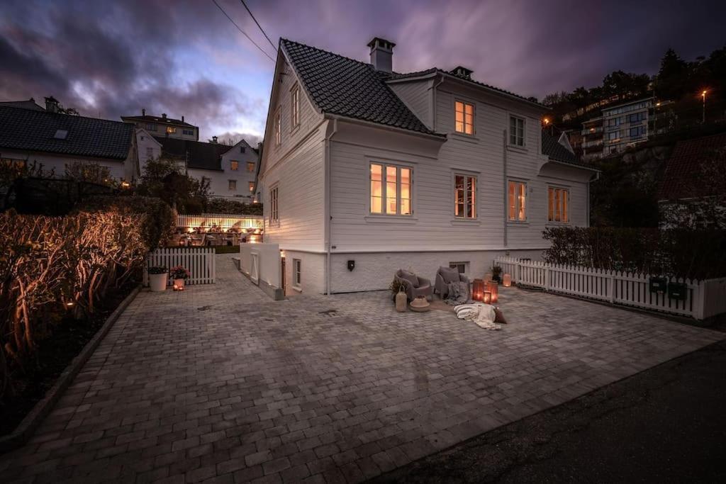 Moderne Bergenshus Med Privat Hage Og Parkering *