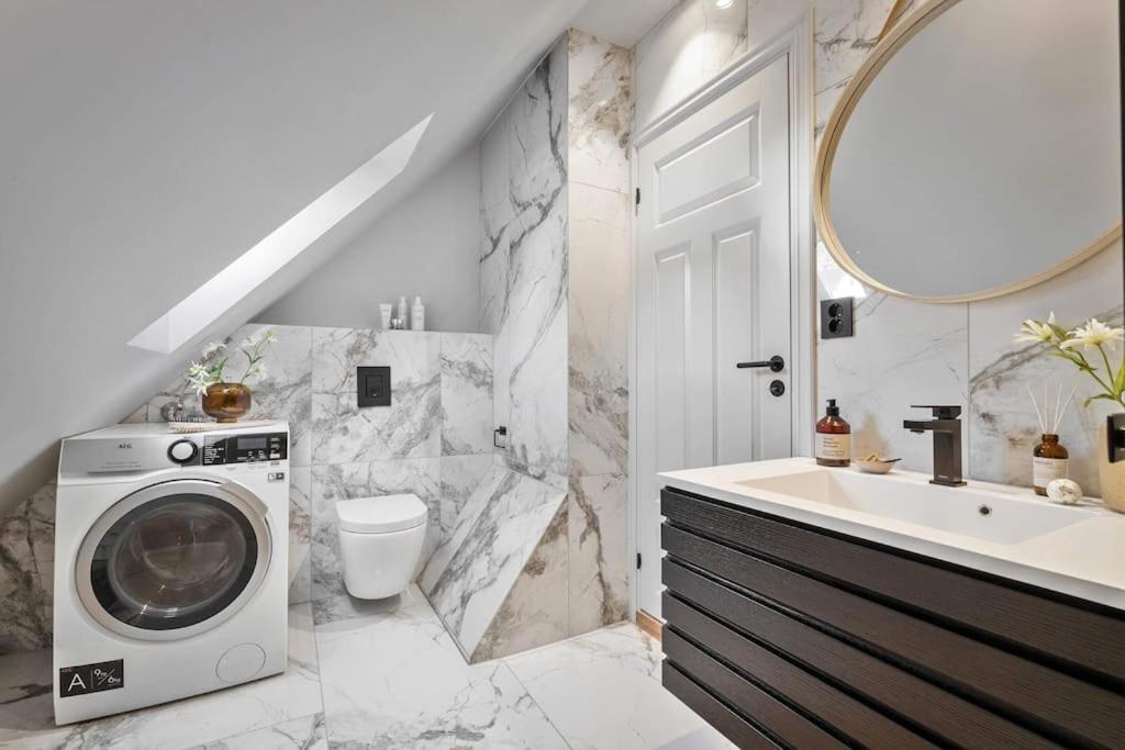 Apartment Moderne Bergenshus Med Privat Hage Og Parkering