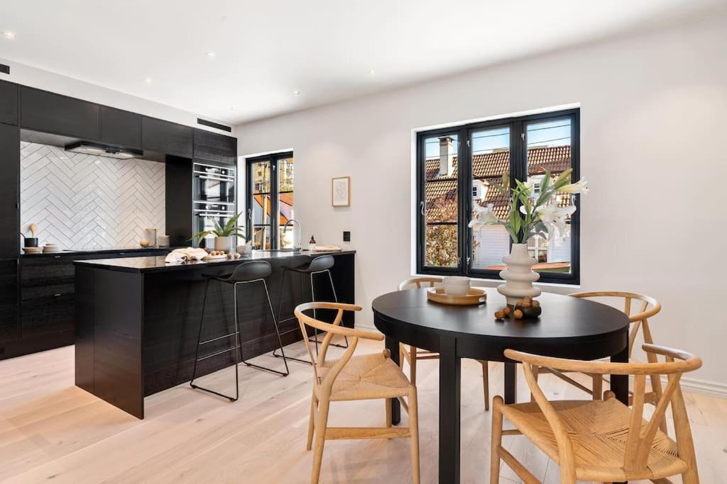 Moderne Bergenshus Med Privat Hage Og Parkering Apartment