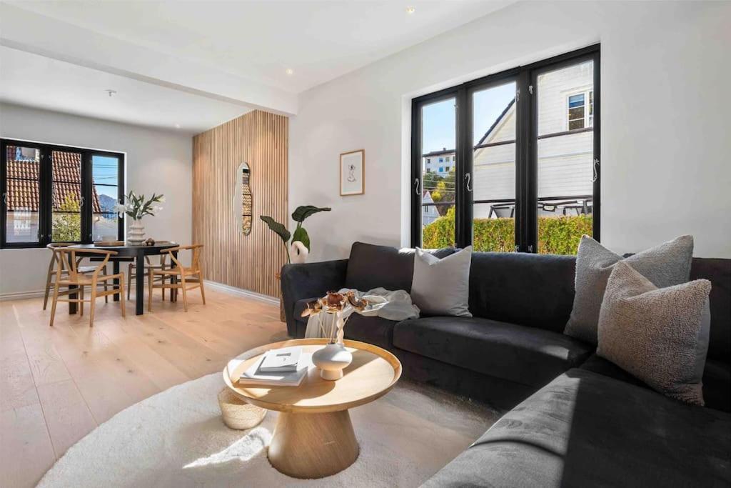 Apartment Moderne Bergenshus Med Privat Hage Og Parkering