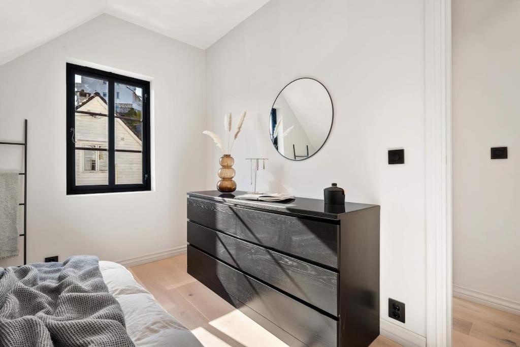 Apartment Moderne Bergenshus Med Privat Hage Og Parkering *