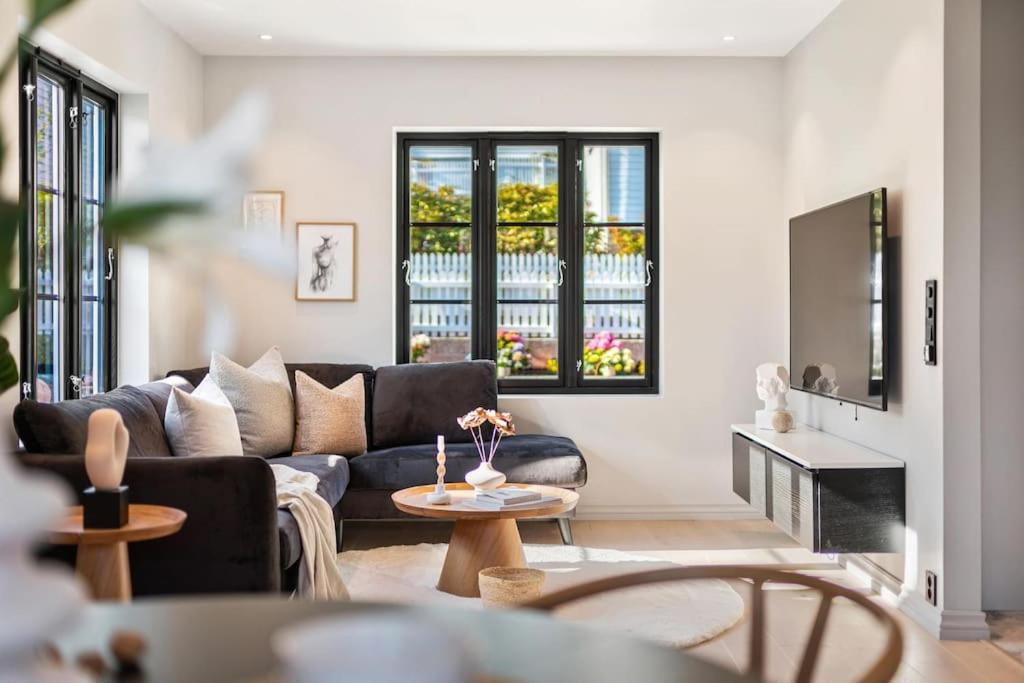Moderne Bergenshus Med Privat Hage Og Parkering Bergen