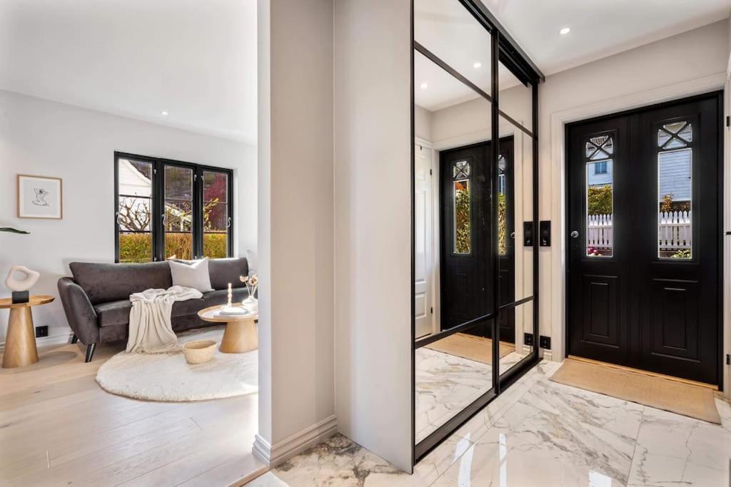 Moderne Bergenshus Med Privat Hage Og Parkering Apartment