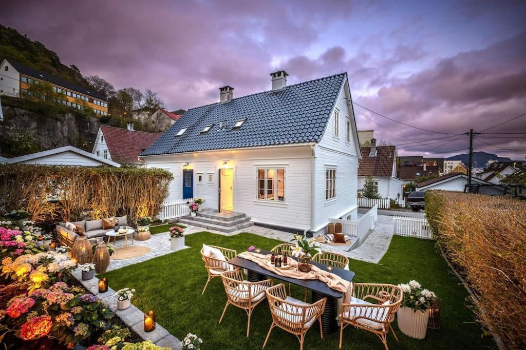 Apartment Moderne Bergenshus Med Privat Hage Og Parkering Bergen