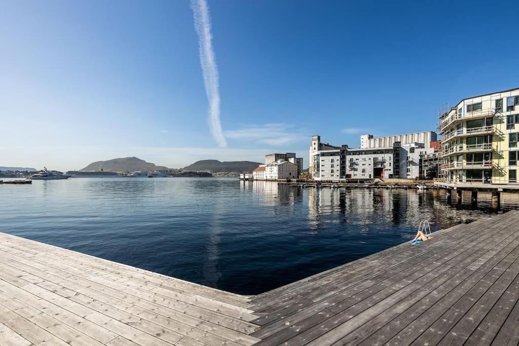 Moderne Bergenshus Med Privat Hage Og Parkering *