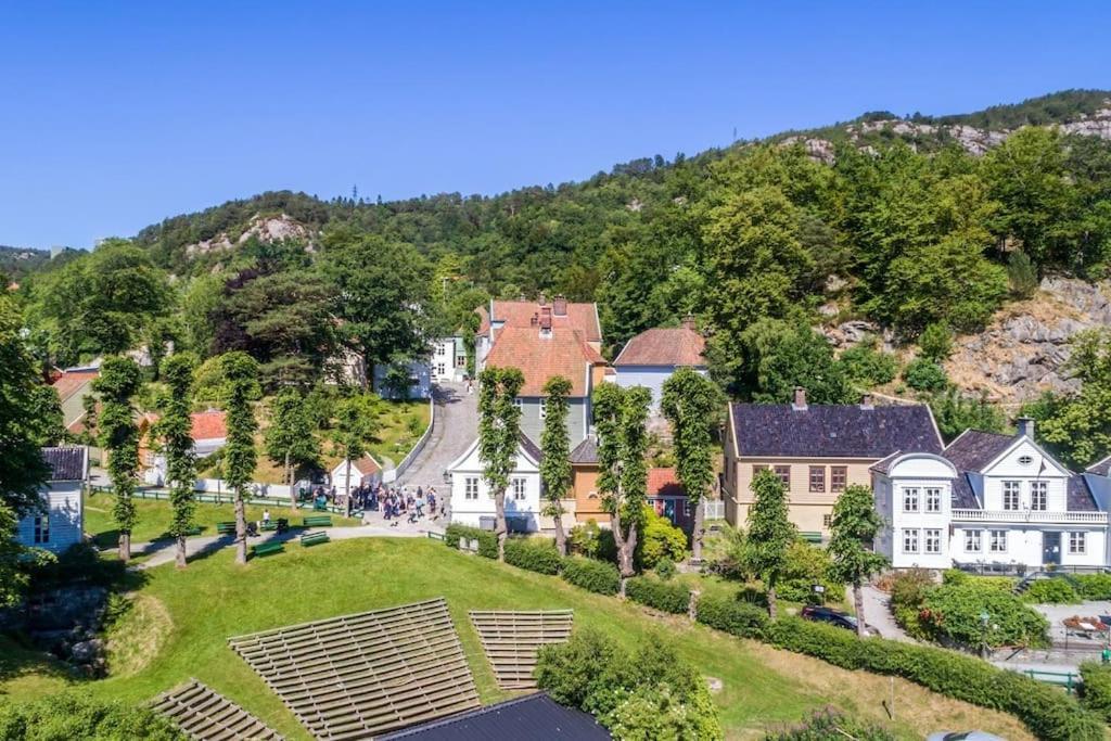 Moderne Bergenshus Med Privat Hage Og Parkering Apartment Bergen