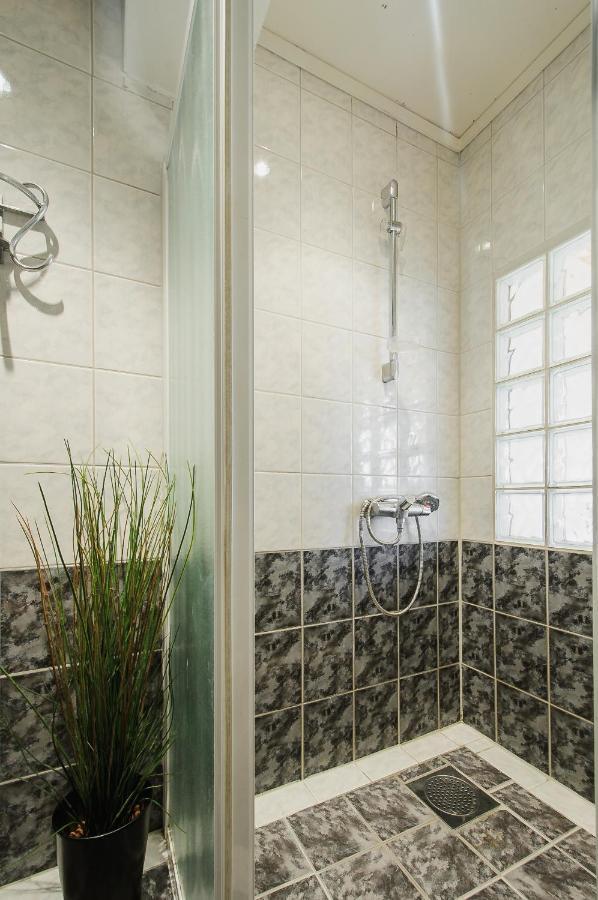 Spacious Penthouse With Grand Terrace Lägenhet *