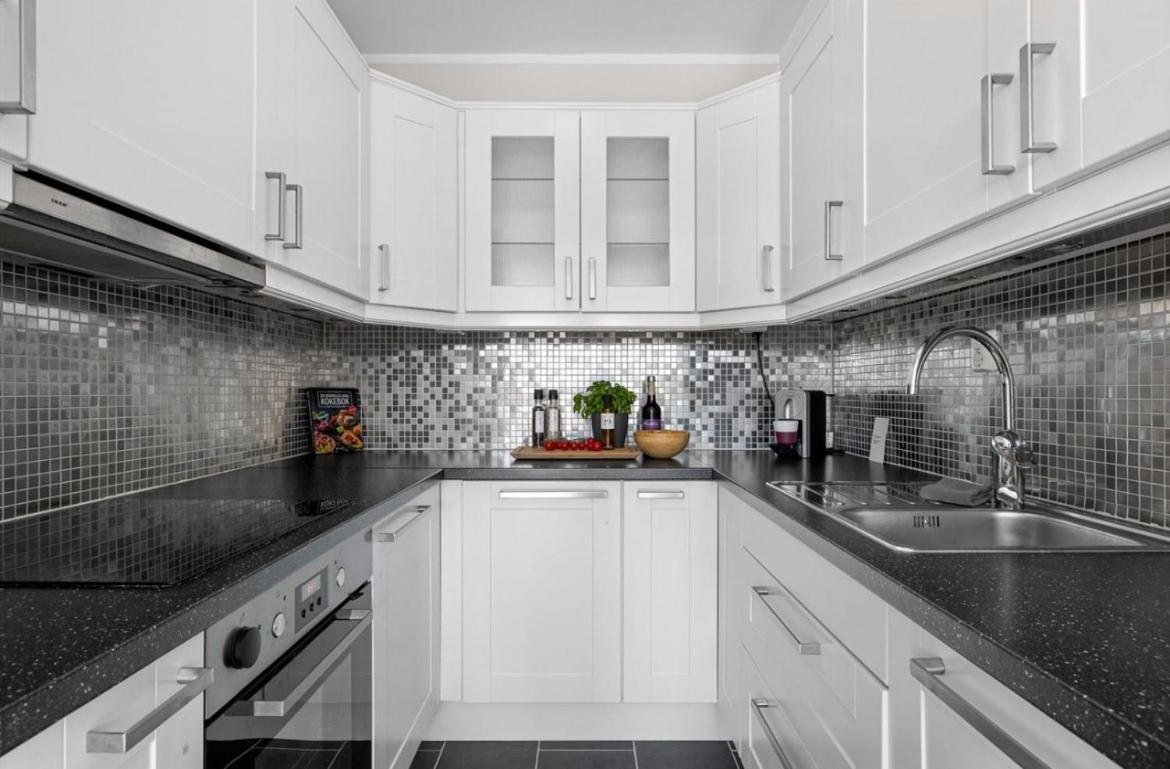 Cosy With 2 Bedrooms For 4 People With Free Parking Apartment