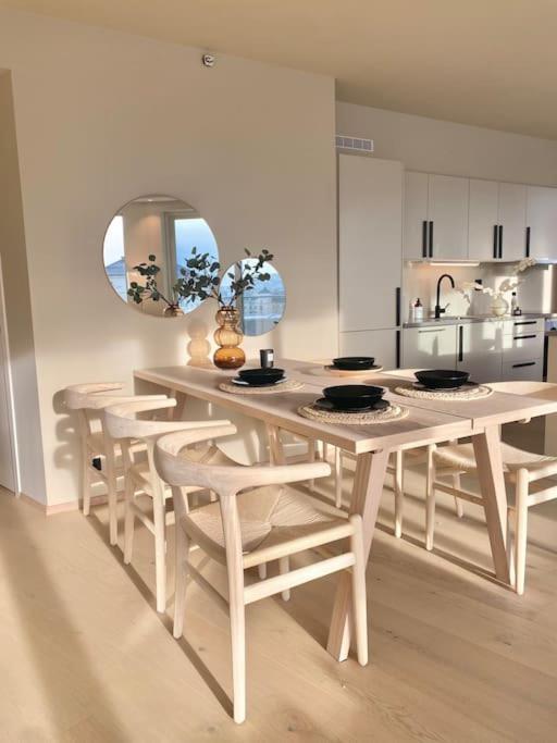 Brand New And Luxurious Penthouse In Centre!
