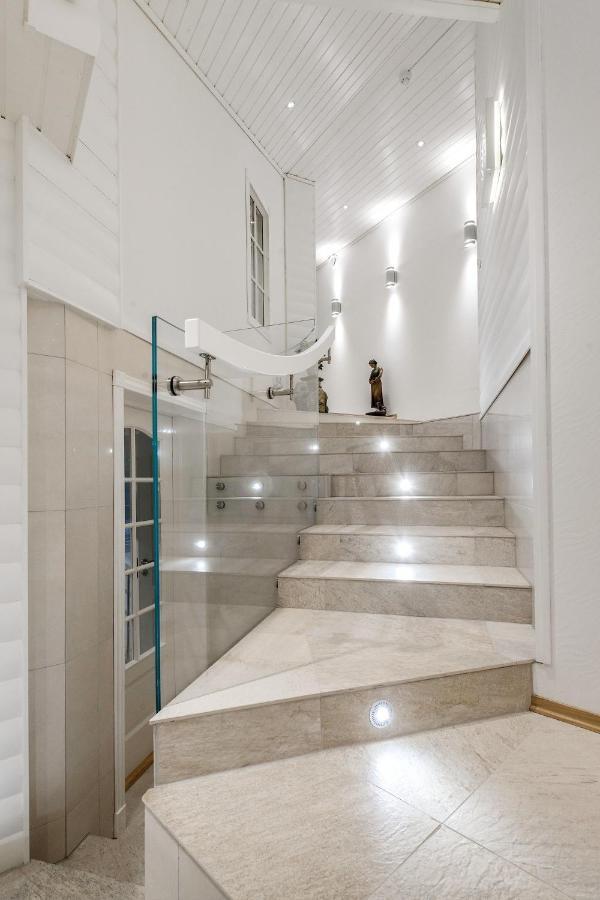 Villa Arboretet: Seaside Retreat With Private Pool & Sauna In Bergen