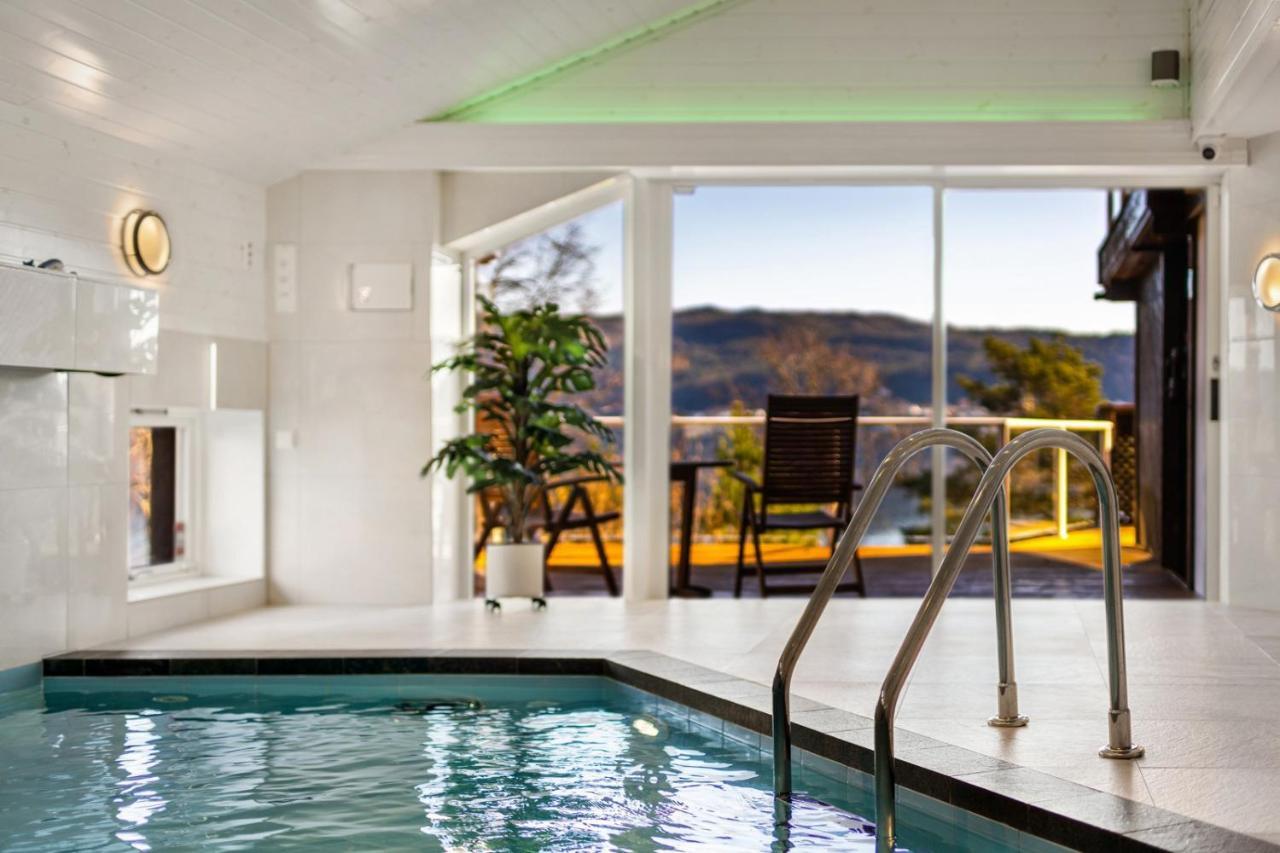 Arboretet: Seaside Retreat With Private Pool & Sauna In Bergen