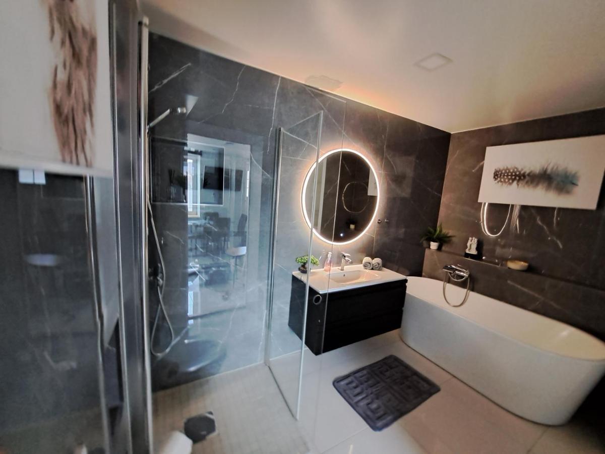 Sunrise - Self Check In - Free Parking Apartment *