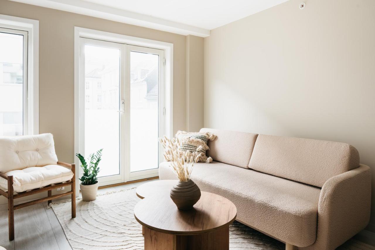 Urban - Stylish Scandinavian Gem With French Balcony Apartment
