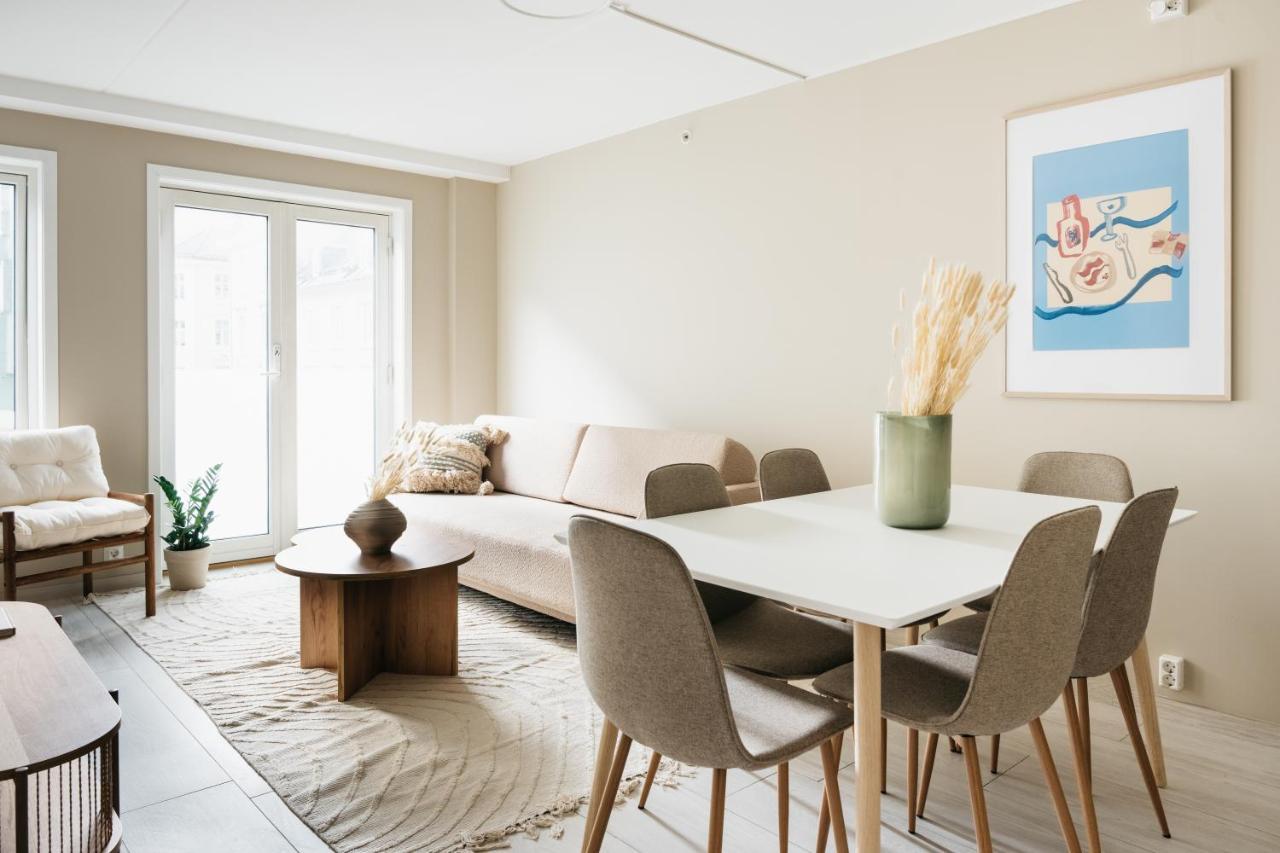 Apartment Urban - Stylish Scandinavian Gem With French Balcony