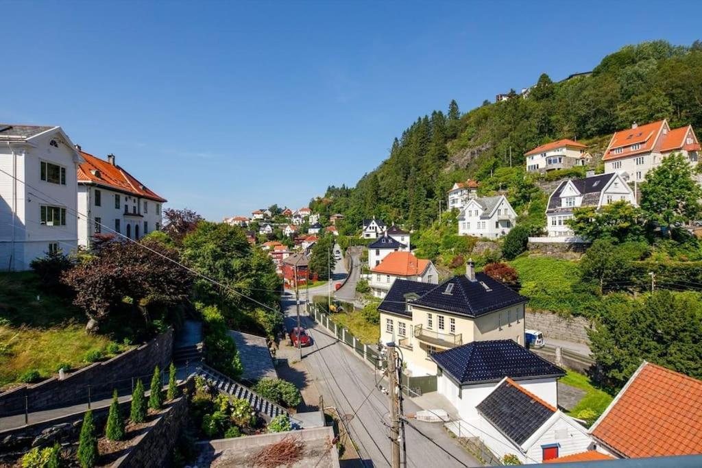 Apartment Floor With Mountain View, Terrace 22sqm, Free Parking Bergen
