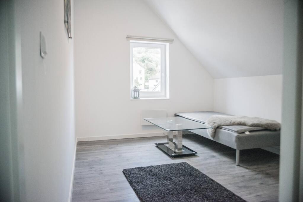 Modern 7 Min To Center Apartment Bergen