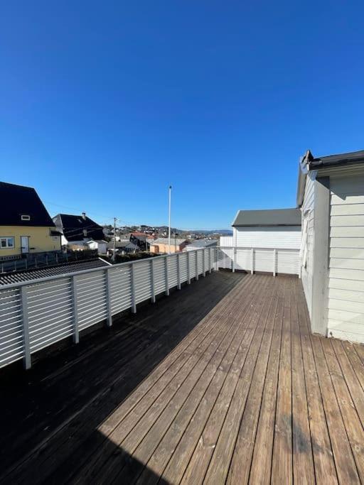 Lovely 2 Bedroom With Free Parking Apartment *