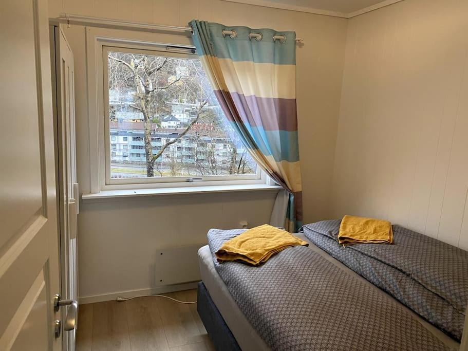 Apartment Lovely 2 Bedroom With Free Parking Bergen